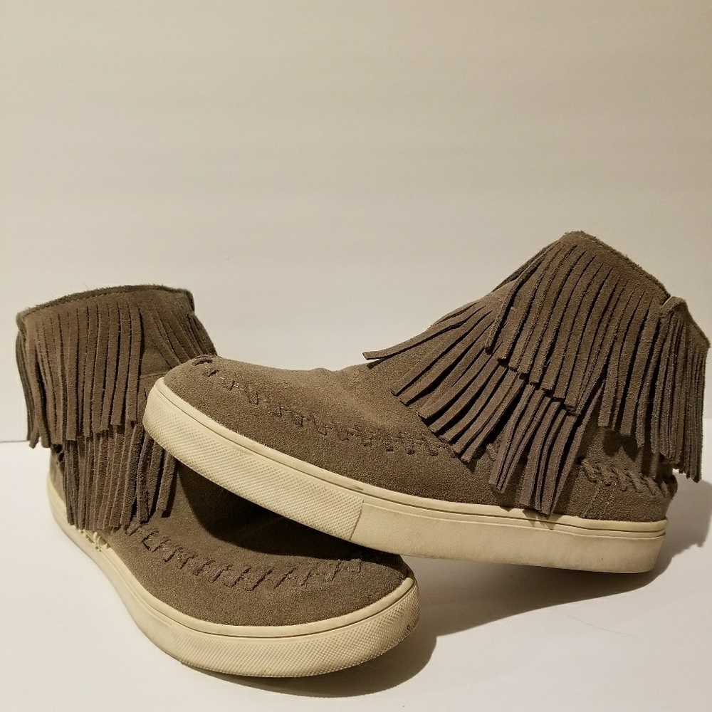 Mossimo Size 8 fringe shoes